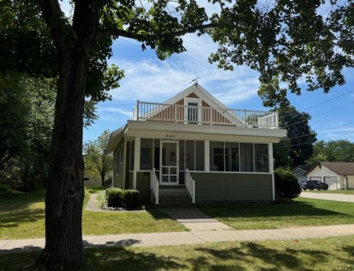 5th Ave, Decorah, IA 52101