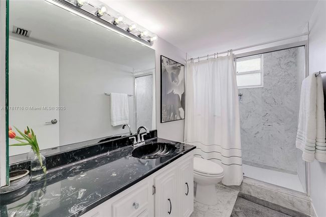 APT-1407C - 1420 Brickell Bay Dr, Condo with 2 bedrooms, 2 bathrooms and null parking in Miami FL | Image 16