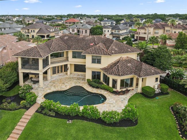 An aerial view of the generous lot size. | Image 49