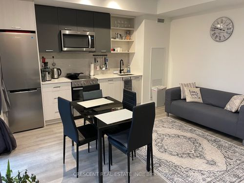 527-2300 St Clair Ave W, Toronto, ON, M6N0B3 | Card Image