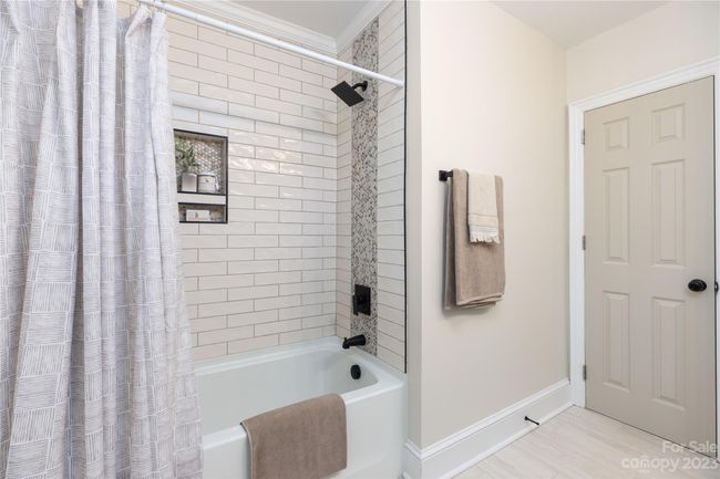 Hall Guest Bath | Image 28