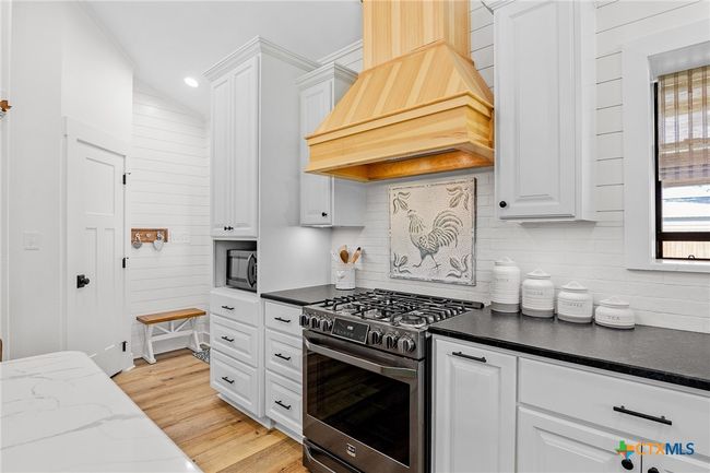 214 Timothy St, Home with 3 bedrooms, 3 bathrooms and null parking in Inez TX | Image 33