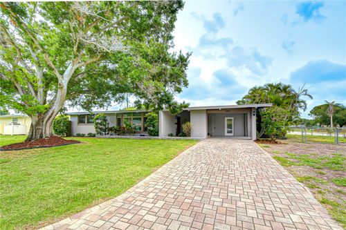 1901 Oxford Street N, St Petersburg, FL, 33710 | Card Image