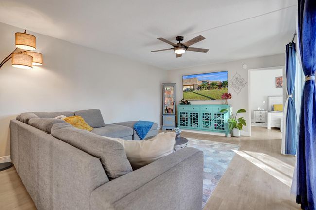 804 Waterview Dr, Condo with 3 bedrooms, 3 bathrooms and null parking in Palm Springs FL | Image 10