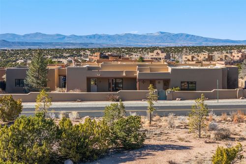 31 Camino Botanica, Santa Fe, NM, 87507-5202 | Card Image