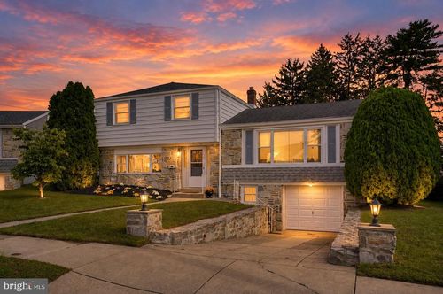 817 Rennard Cir, PHILADELPHIA, PA, 19116-2921 | Card Image