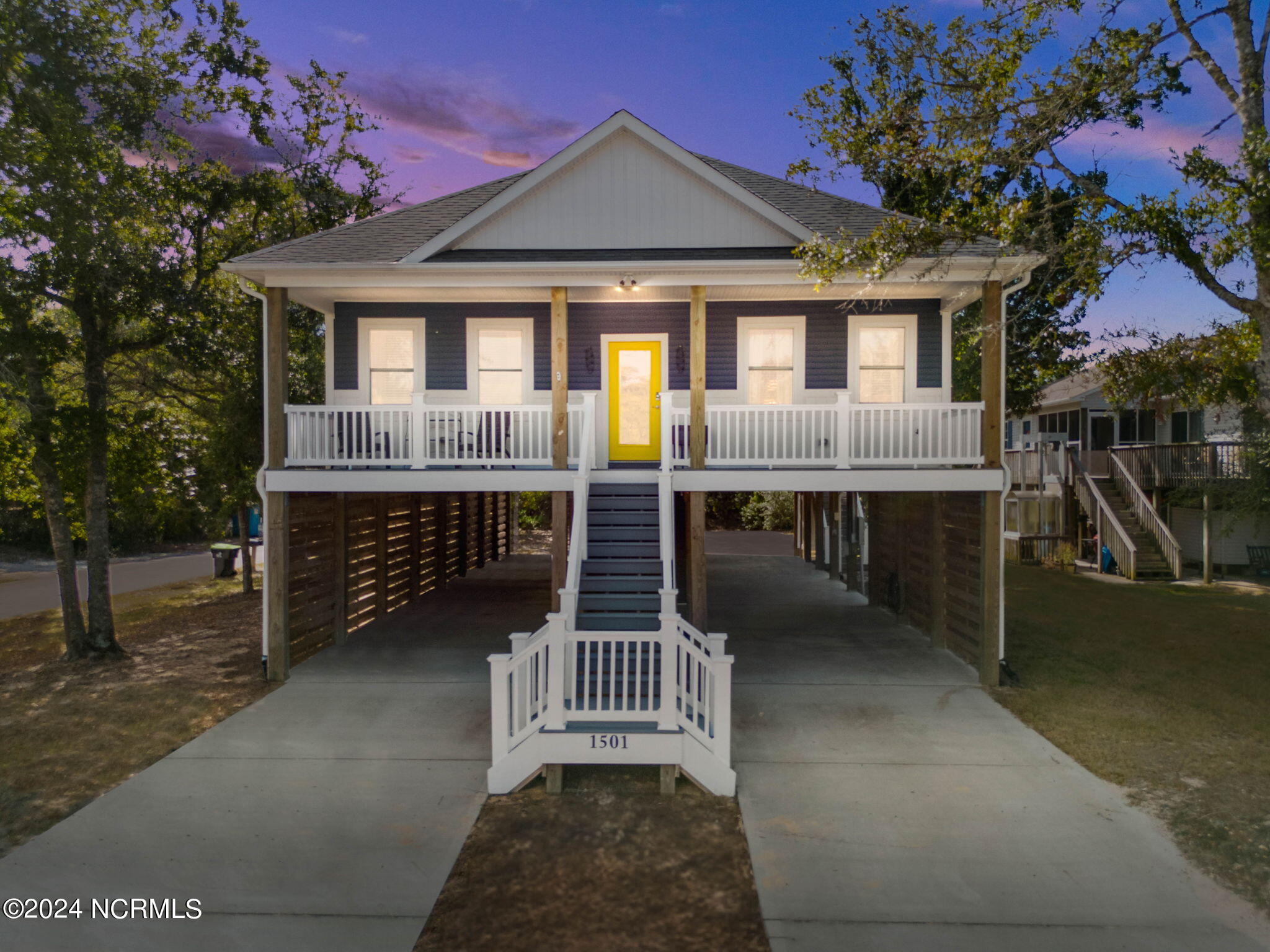 1501 W Oak Island Drive, For Sale in Oak Island Zoocasa