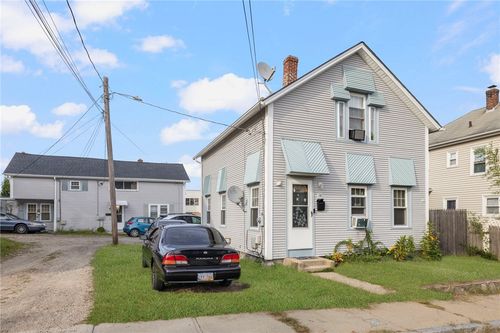 10 Grove St, West Warwick, RI, 02893-4805 | Card Image