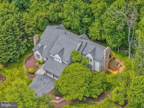 904 Falls Bridge Ln, Great Falls, VA, 22066-1346 | Card Image