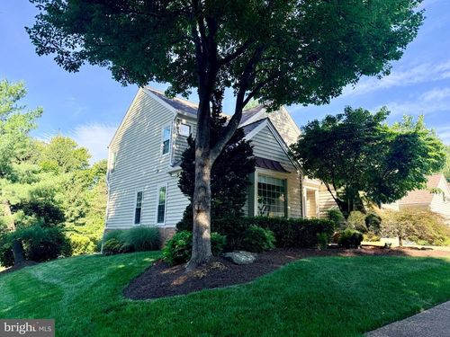 9733 Hidden Valley Rd, VIENNA, VA, 22181-6096 | Card Image