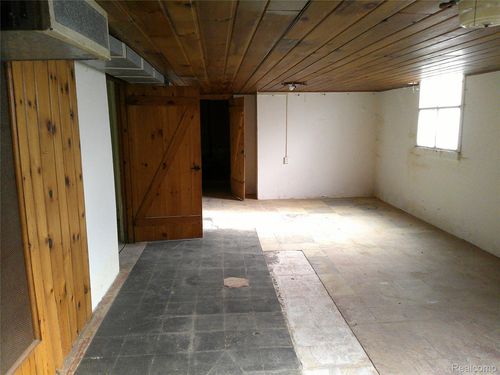 219 Washington St, Vassar, MI, 48768-1233 | Card Image