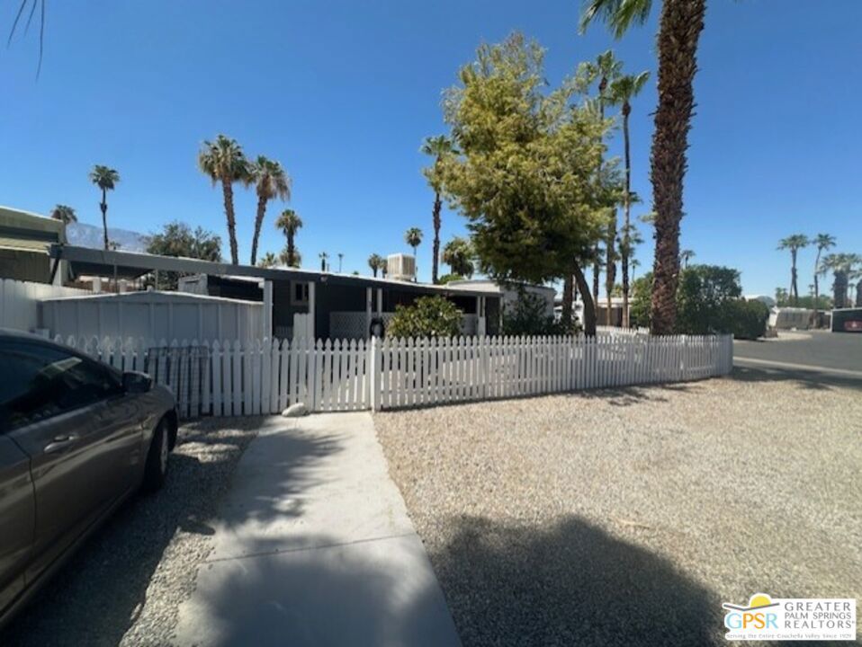 Manufactured In Park in Cathedral City 3