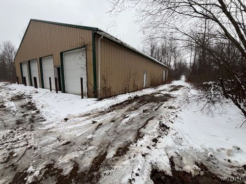 10849 Maple Ridge Rd, Medina, NY, 14103-9572 | Card Image