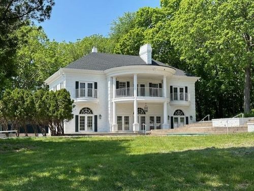 1055 Tanager Hl, Wayzata, MN, 55391-7402 | Card Image