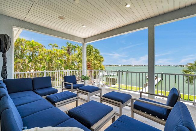 Huge covered 2nd story balcony with travertine tile. | Image 18