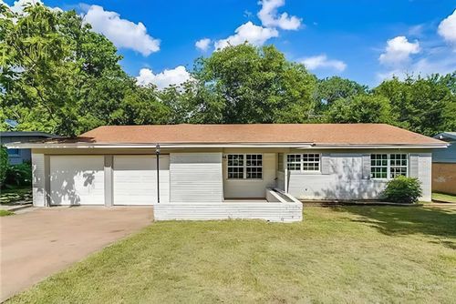 3821 Bonnie Dr, Fort Worth, TX, 76116-7730 | Card Image