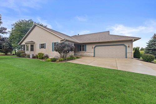 W155N6631 Blue Heron Drive, Menomonee Falls, WI, 53051 | Card Image