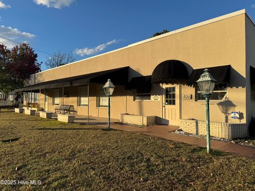 na-406 W Queen St, Edenton, NC, 27932-1735 | Card Image