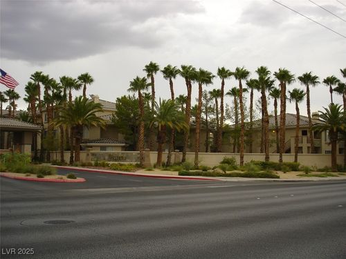 305-7139 S Durango Dr, Las Vegas, NV, 89113-3656 | Card Image