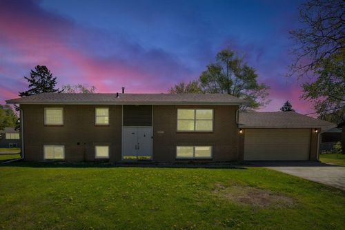 8040 Xenia Ave N, Brooklyn Park, MN, 55443-2328 | Card Image