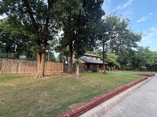 1800 N Rolling Rdg, Bethany, OK, 73008-5628 | Card Image