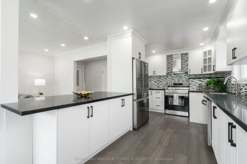 1136 Brimley Rd, Scarborough, ON, M1P3G3 | Card Image