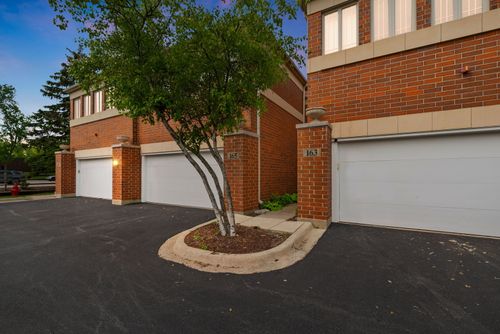 165 Finstad Dr, Libertyville, IL, 60048-1300 | Card Image