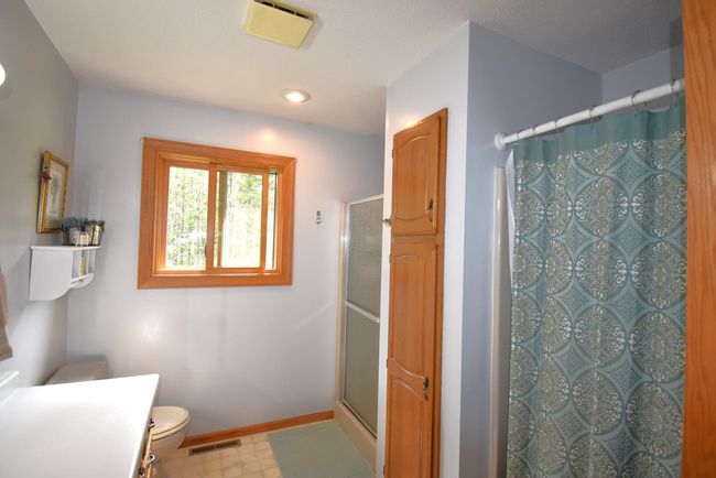 Upper Level Full Bathroom | Image 22