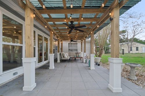 902 Turney Street, Smithville, TX, 78957 | Card Image