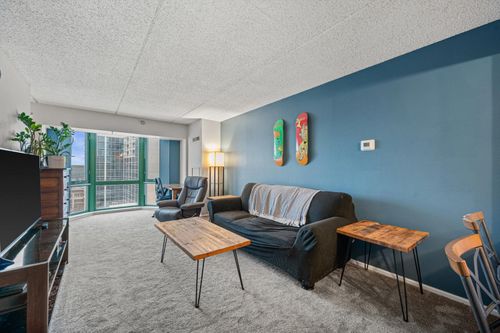 270 E Highland Ave, MILWAUKEE, WI, 53202-6635 | Card Image