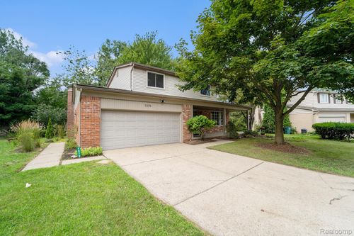 1079 Snead Dr, Troy, MI, 48085-3316 | Card Image