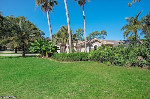 6572 Chestnut Cir, NAPLES, FL, 34109-7810 | Card Image