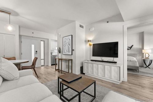 508-425 W Beech St, San Diego, CA, 92101 | Card Image