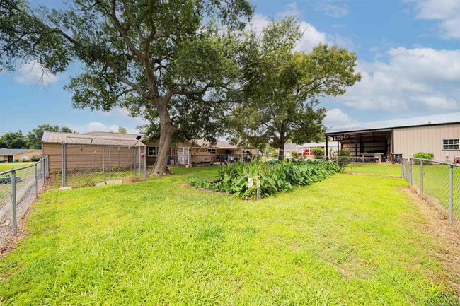 204 Rusty Ln, House other with 3 bedrooms, 2 bathrooms and null parking in Gladewater TX | Image 24