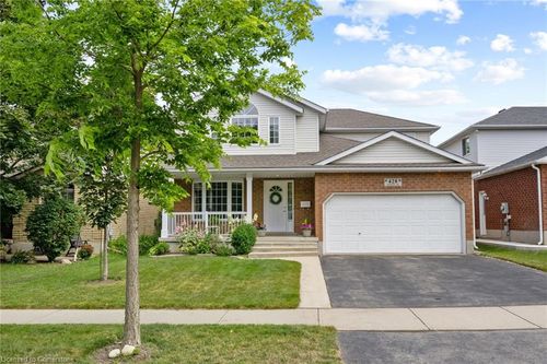 428 Dansbury Dr, Waterloo, ON, N2K3X9 | Card Image