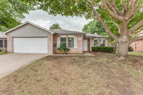 4277 Estes Park Cir, Haltom City, TX, 76137-5535 | Card Image