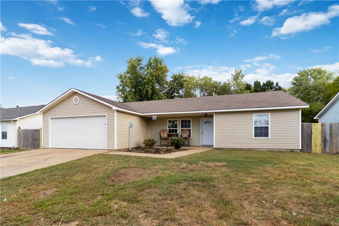 Dorothy Dr, Siloam Springs, AR 72761