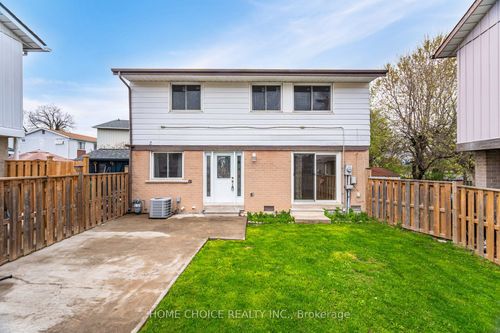 2 Hunt Club Dr, Brampton, ON, L6S1S2 | Card Image
