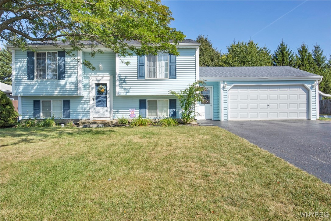 Mistymeadow Ln, Hamburg, NY 14075