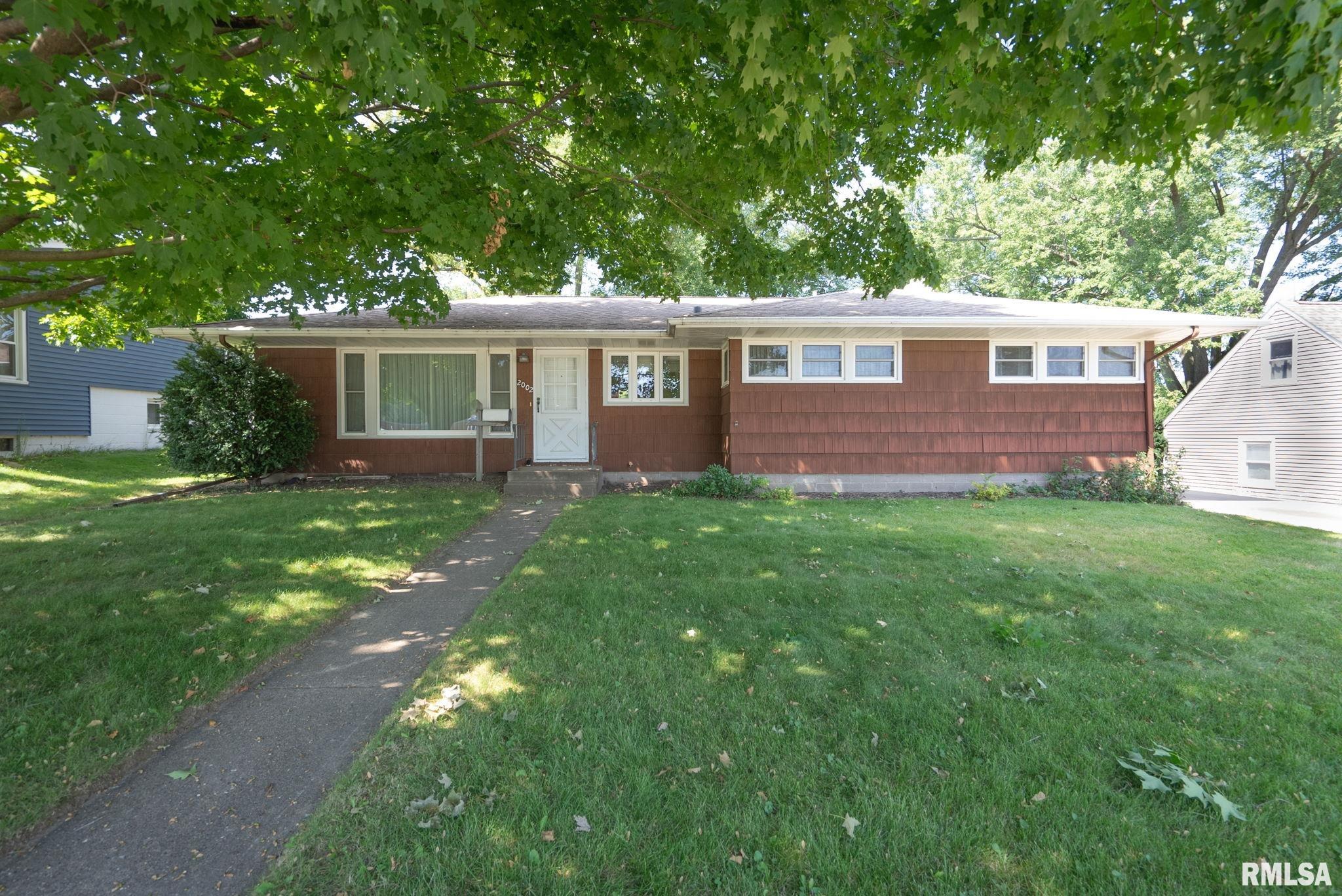 Elsie Ave, Davenport, IA 52804