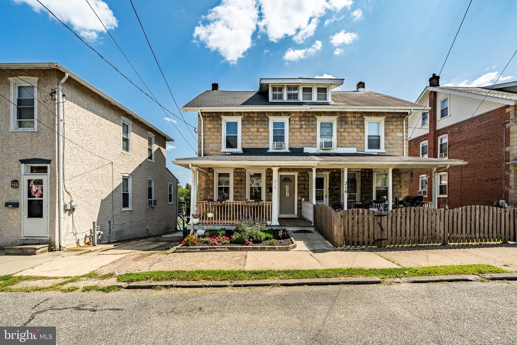 Chestnut St, Spring City, PA 19475