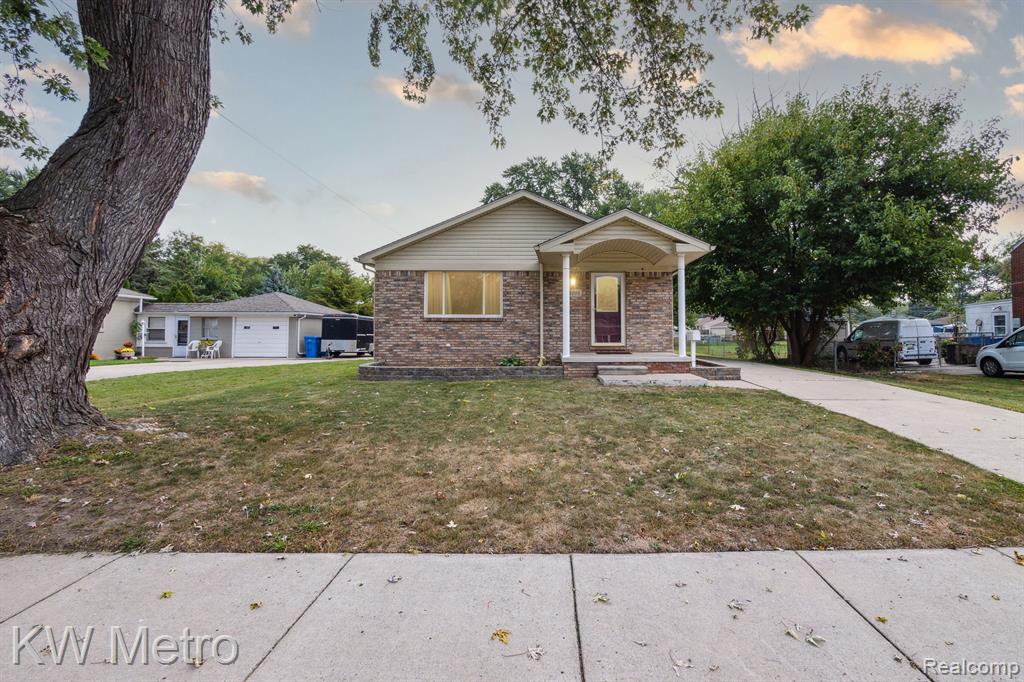 Harding St, Dearborn Heights, MI 48125