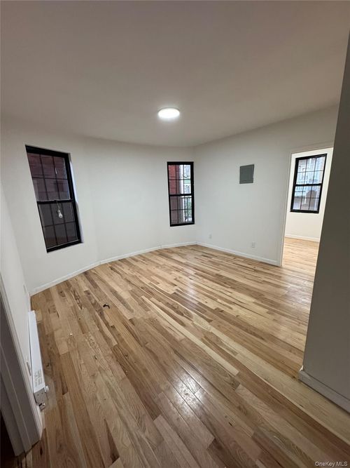2fl-1827 Amethyst St, Bronx, NY, 10462-3517 | Card Image