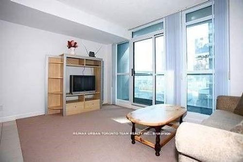 328-600 Fleet St, Toronto, ON, M5V1B7 | Card Image