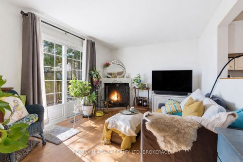 5 Pawling St, St Catharines, ON, L2N5M1 | Card Image