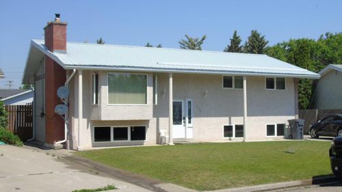 379 Oakwood Drive, Pincher Creek, AB, T0K1W0 | Card Image