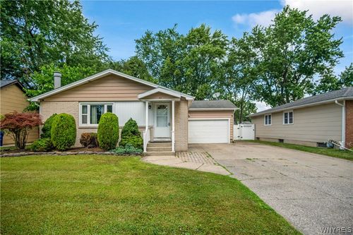 82 Bucyrus Dr, Amherst, NY, 14228-1943 | Card Image