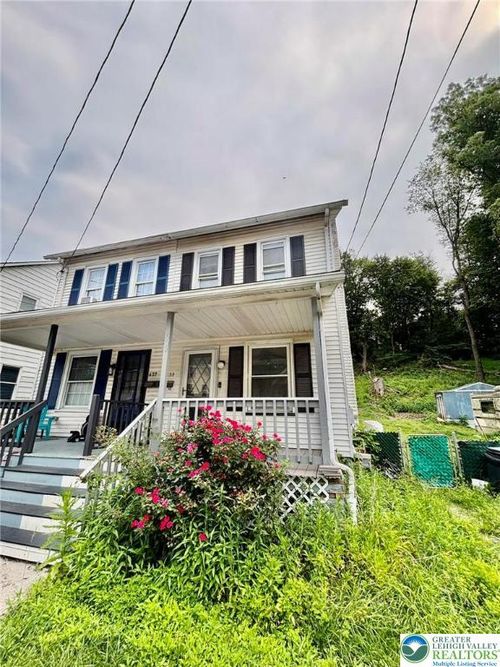 639 S Main St, Bangor, PA, 18013-2827 | Card Image