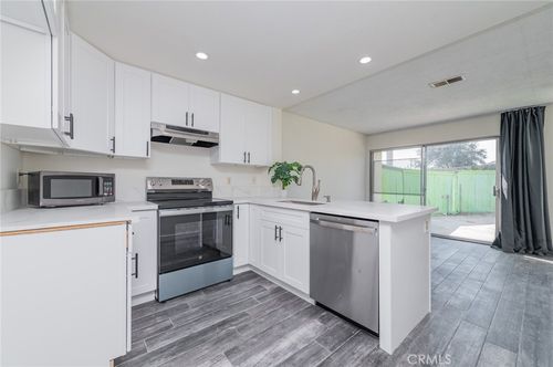 952 Pinyon Ct, Ontario, CA, 91762 | Card Image