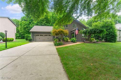 8465 Hilltop Dr, Poland, OH, 44514-2978 | Card Image